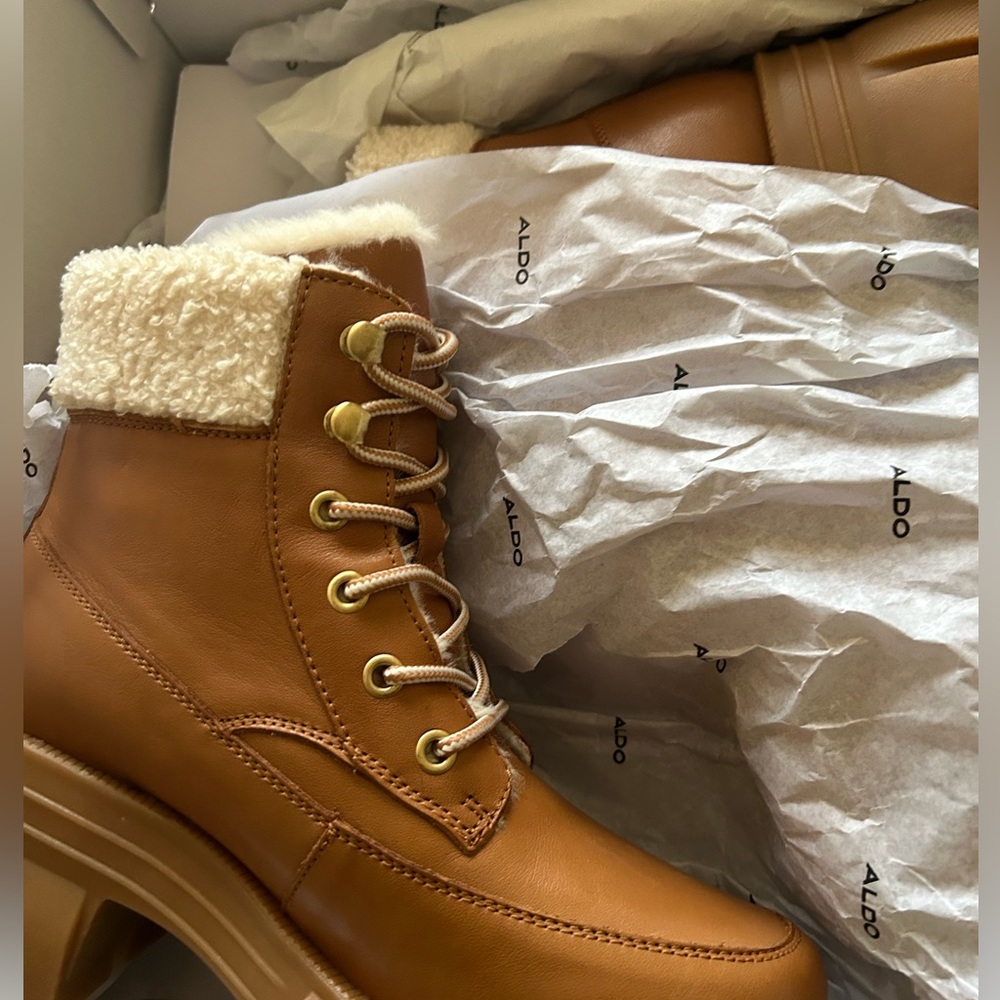 6.5 Aldo nee boots